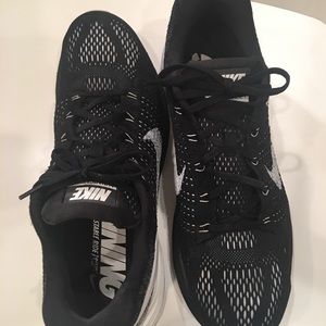 NIKE • Running Shoe/Sneaker • sz 12.